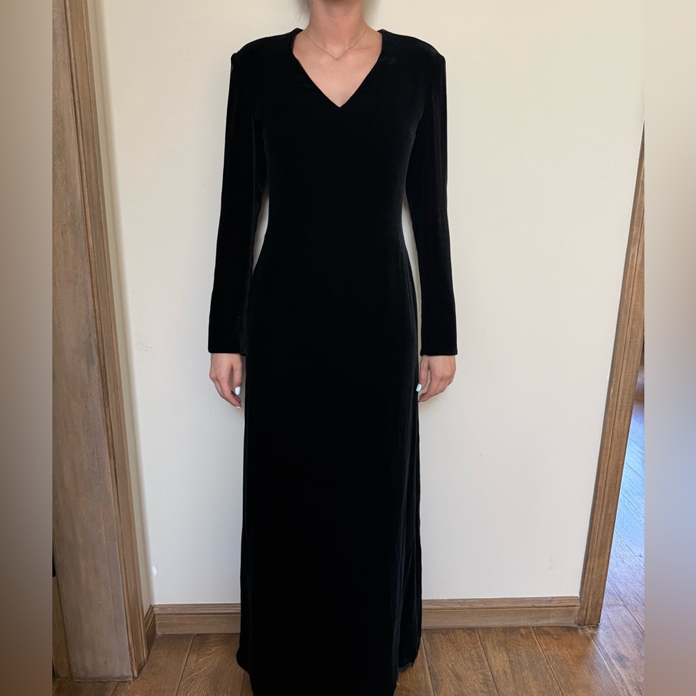 Elegant Black Velvet Long Sleeve Dress